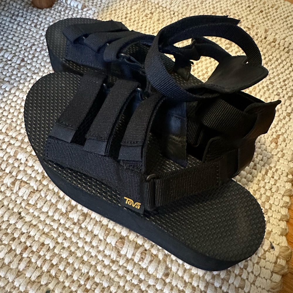 Teva Women's Black Flatform Mevia Sandals size 7 - Picture 2 of 4